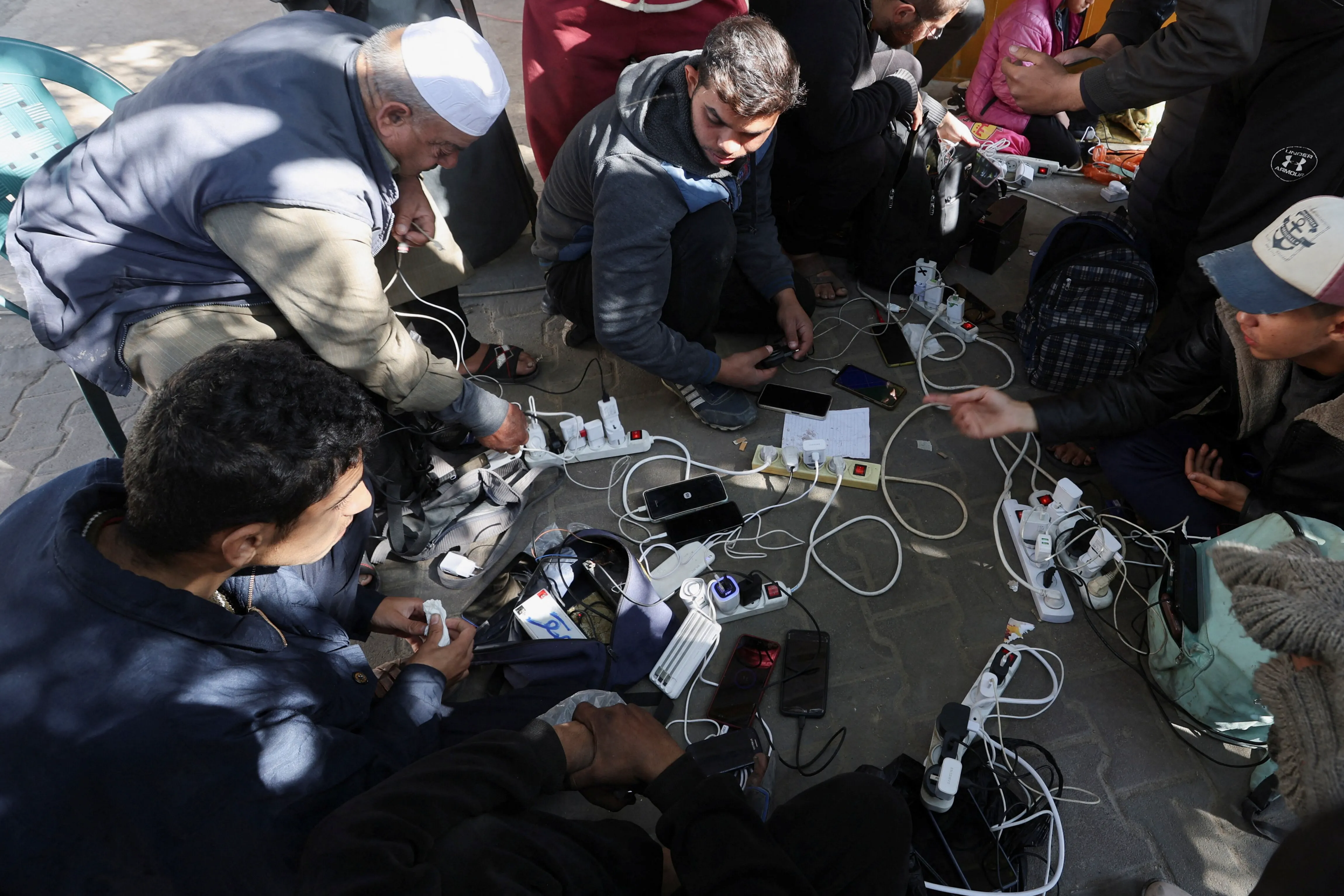 نور ومياه وأمان من خلال  أنظمة طاقة شمسية لمخيمات النزوح في غزة